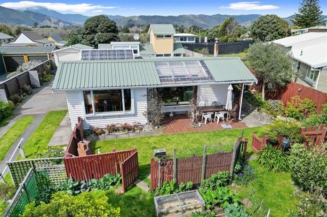 Photo of property in 6 William Street, Waikanae Beach, Waikanae, 5036