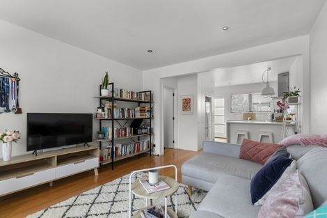 Photo of property in 19 Church Street, Northcote Point, Auckland, 0627