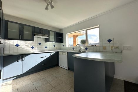 Photo of property in 3 Chesterton Terrace, Henderson, Auckland, 0612