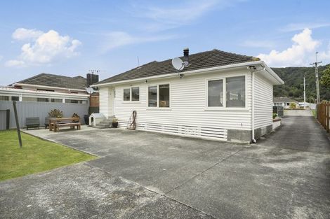 Photo of property in 140 Wainuiomata Road, Wainuiomata, Lower Hutt, 5014