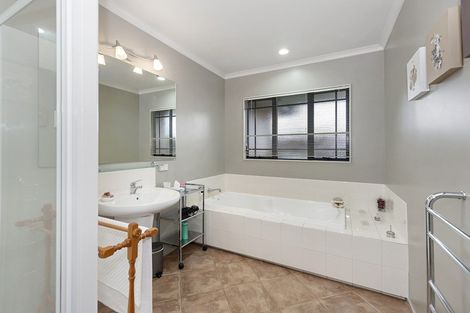 Photo of property in 45 Callum Brae Drive, Rototuna, Hamilton, 3210