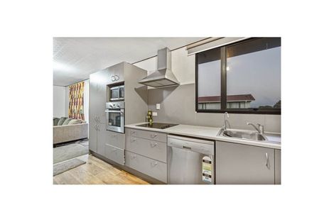 Photo of property in 2/27 Nearco Street, Randwick Park, Auckland, 2105