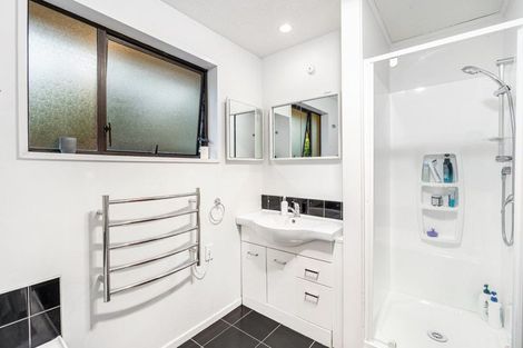 Photo of property in 31 Solomon Avenue, Redwood, Christchurch, 8051