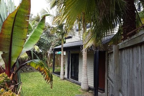 Photo of property in 21 Normanton Street, Glenfield, Auckland, 0629