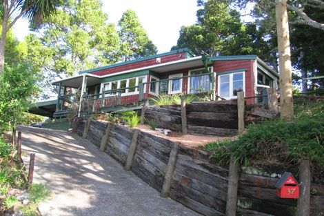 Photo of property in 37 Kauri Point Road, Laingholm, Auckland, 0604