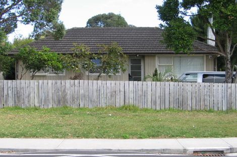 Photo of property in 35 La Rosa Street, Green Bay, Auckland, 0604
