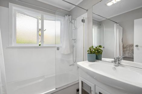 Photo of property in 16 Whakawhiti Street, Marfell, New Plymouth, 4310