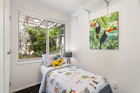 Photo of property in 3 Opanuku Road, Henderson Valley, Auckland, 0612