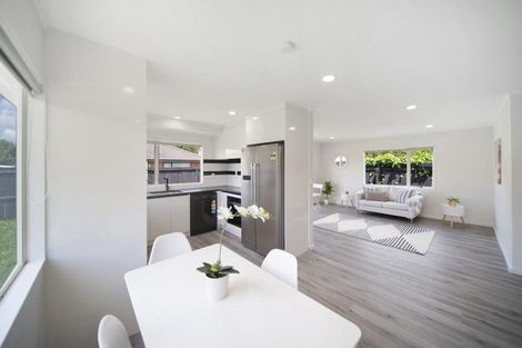 Photo of property in 8a Margarita Rise, Pukekohe, 2120