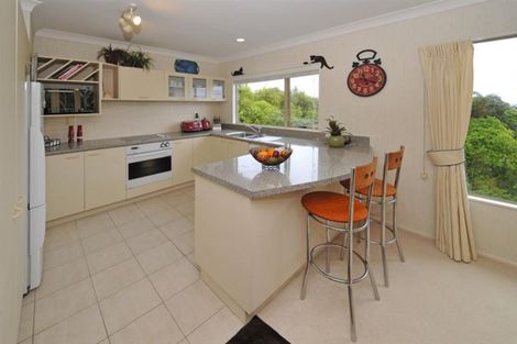 Photo of property in 2/49 Ribbonwood Crescent, Goodwood Heights, Auckland, 2105
