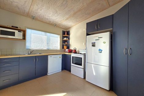 Photo of property in 102 Sands Crescent, Matarangi, Whitianga, 3592