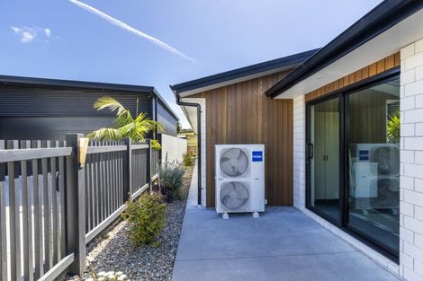 Photo of property in 10 Mackillop Way, Brooklands, New Plymouth, 4310