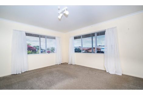 Photo of property in 2 Parkside Road, West Harbour, Auckland, 0618