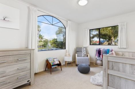 Photo of property in 4 Northcross Drive, Oteha, Auckland, 0632