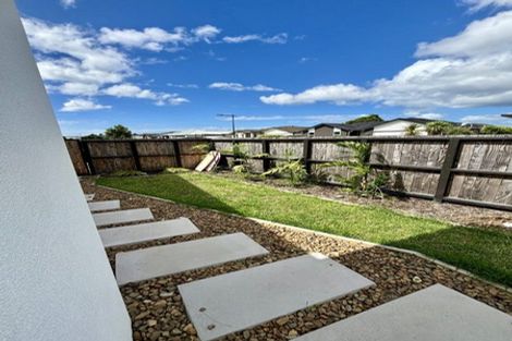 Photo of property in 18 Awatira Drive, Papamoa Beach, Papamoa, 3118