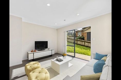 Photo of property in 25 Quincey Place, Massey, Auckland, 0614