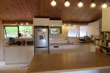 Photo of property in 15 Awanui Street, Merrilands, New Plymouth, 4312