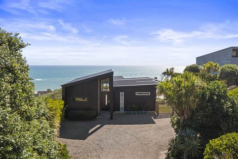 Photo of property in 411 Oaia Road, Muriwai, 0881