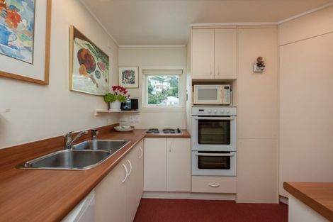 Photo of property in Oriana Apartments, 248 Oriental Parade, Oriental Bay, Wellington, 6011