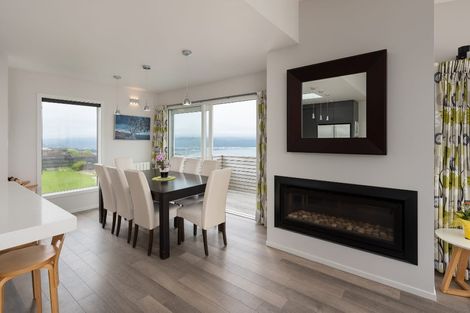 Photo of property in 21 Cheyne Walk, Newlands, Wellington, 6037