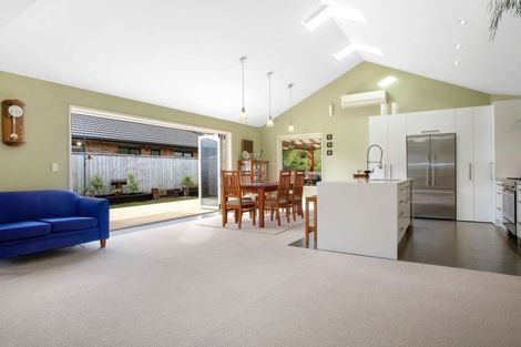 Photo of property in 197 Woodman Drive, Tawa, Wellington, 5028