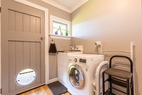 Photo of property in 16 Ross Street, Woodville, 4920