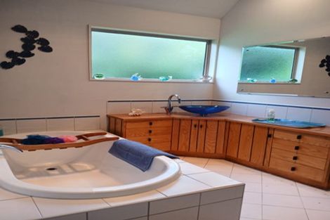 Photo of property in 92 Tutaki Road, Kelvin Grove, Palmerston North, 4470