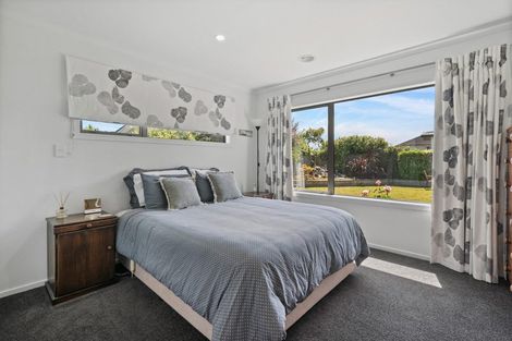 Photo of property in 54 Resolution Drive, Whitby, Porirua, 5024