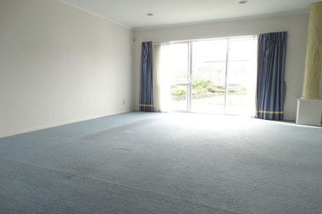 Photo of property in 92 Bob Charles Drive, Golflands, Auckland, 2013