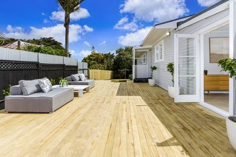 Photo of property in 2/22 Windy Ridge Road, Glenfield, Auckland, 0629