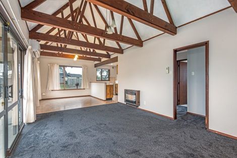 Photo of property in 28 Suzanne Grove, Kelvin Grove, Palmerston North, 4414