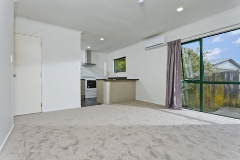 Photo of property in 33 Athena Drive, Totara Vale, Auckland, 0629