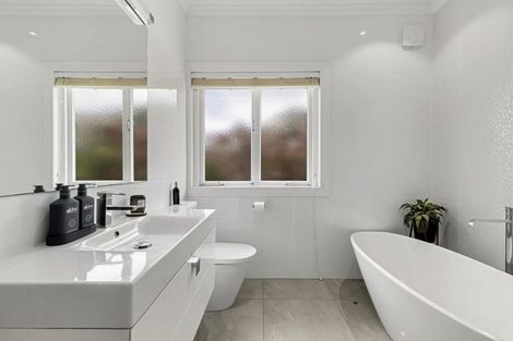 Photo of property in 1/41 East Coast Road, Milford, Auckland, 0620