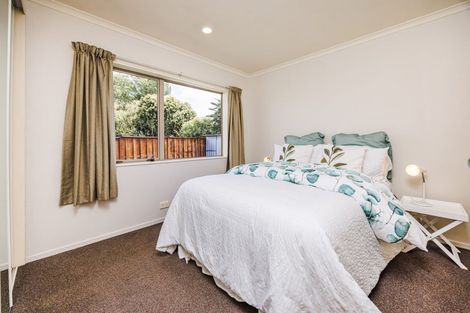 Photo of property in 98 Riverton Drive, Randwick Park, Auckland, 2105