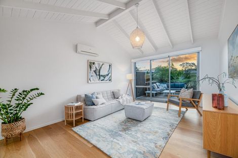 Photo of property in 22 Woodfern Crescent, Titirangi, Auckland, 0604