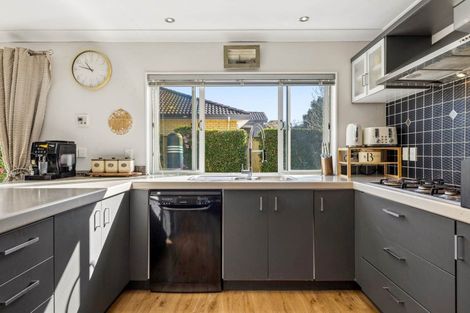 Photo of property in 39 Stranraer Crescent, Wattle Downs, Auckland, 2103