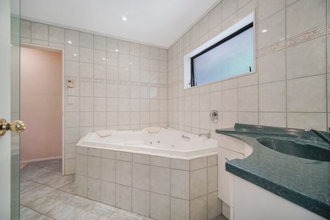 Photo of property in 2/6 Solana Court, Botany Downs, Auckland, 2010