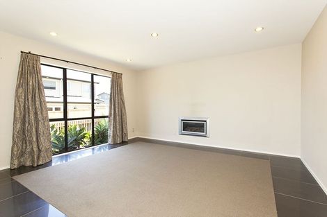Photo of property in 13 Keating Rise, Northcross, Auckland, 0632
