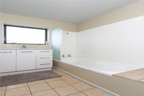 Photo of property in 25 Robertson Road, Favona, Auckland, 2024