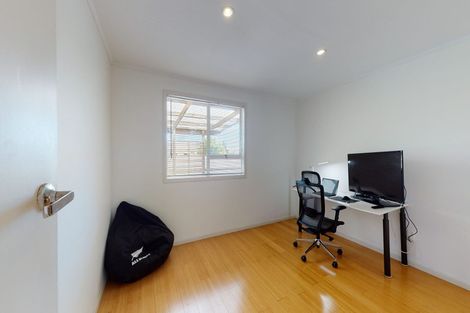 Photo of property in 8 Leatham Crescent, Opaheke, Papakura, 2113