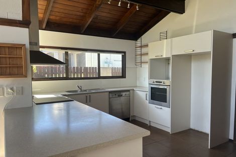 Photo of property in 96 Becroft Drive, Forrest Hill, Auckland, 0620