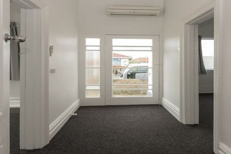 Photo of property in 114 Macandrew Road, South Dunedin, Dunedin, 9012