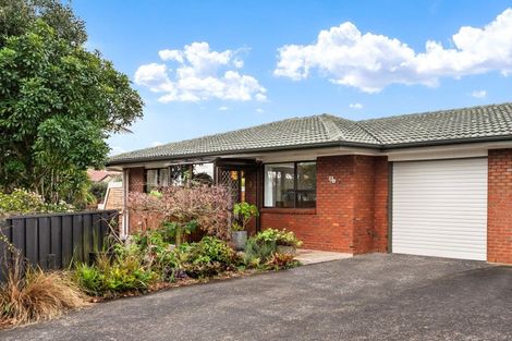 Photo of property in 2/6 Annette Avenue, Te Atatu South, Auckland, 0610