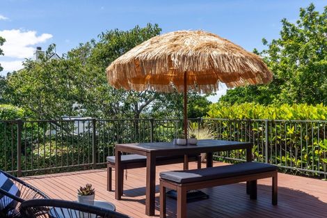 Photo of property in 19 Maritime Terrace, Birkenhead, Auckland, 0626