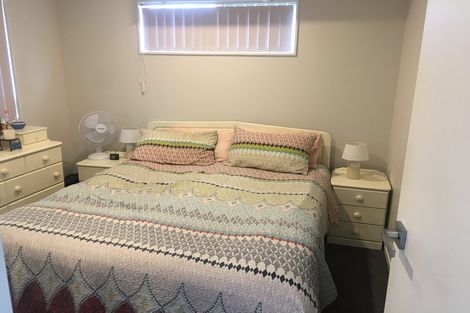 Photo of property in 28/11 Ray Small Drive, Papakura, 2110