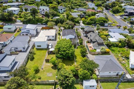 Photo of property in 3 Romney Square, Tawa, Wellington, 5028