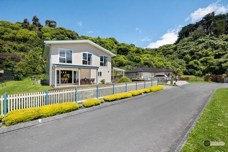 Photo of property in 5 Aran More Place, Belmont, Lower Hutt, 5010