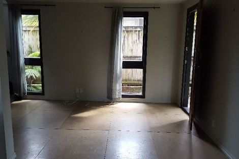 Photo of property in 21 Normanton Street, Glenfield, Auckland, 0629