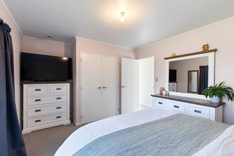 Photo of property in 16 Gladys Place, Kelvin Grove, Palmerston North, 4414