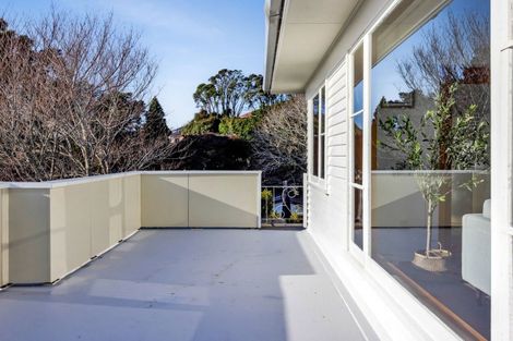 Photo of property in 39 Cameron Street, New Plymouth, 4310